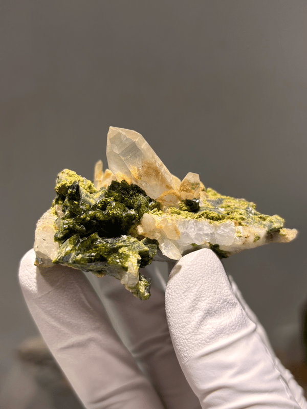 Garden quartz plate with clear points on green epidote from Sichuan, China, second angle