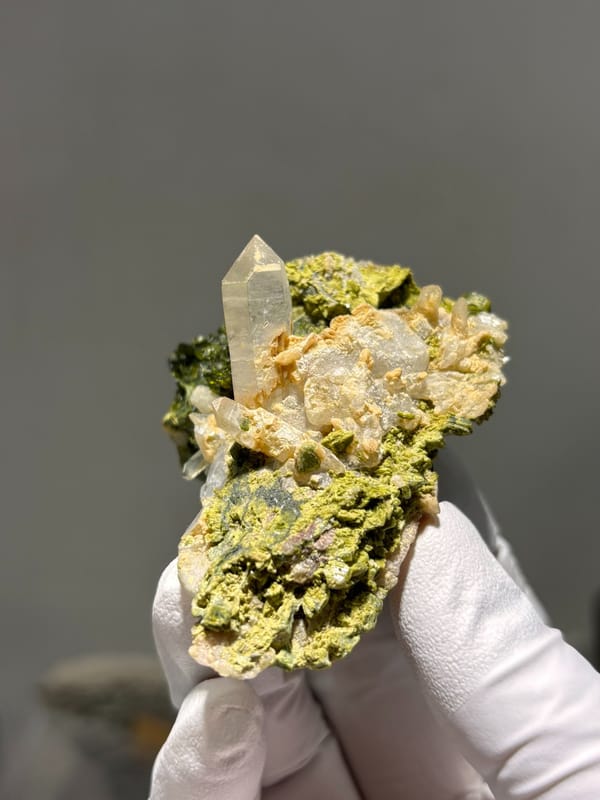 Garden quartz plate with clear points on green epidote from Sichuan, China, close-up of the crystal faces