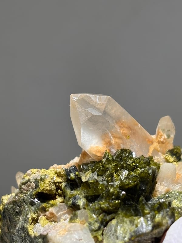 Garden quartz plate with clear points on green epidote from Sichuan, China, reverse side