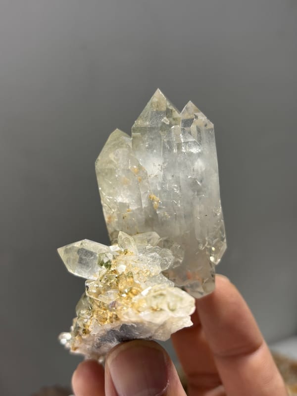 Garden quartz cluster with complete main crystal from Sichuan, China, reverse side