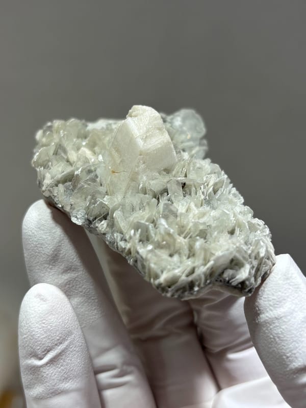Pale mica plate with feldspar and hidden aquamarine from Xuebaoding, Sichuan, China, close-up of terminations