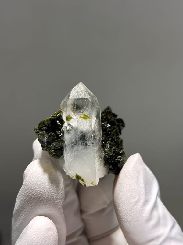 Clear quartz point on dark green epidote from Sichuan, China, reverse side