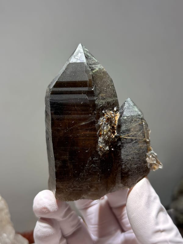 Smoky quartz floater from Brazil, close-up of the crystal faces