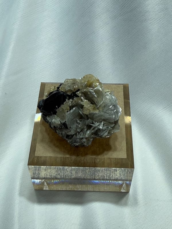 Black cassiterite with scheelite and mica from Xuebaoding, Sichuan, China, reverse side