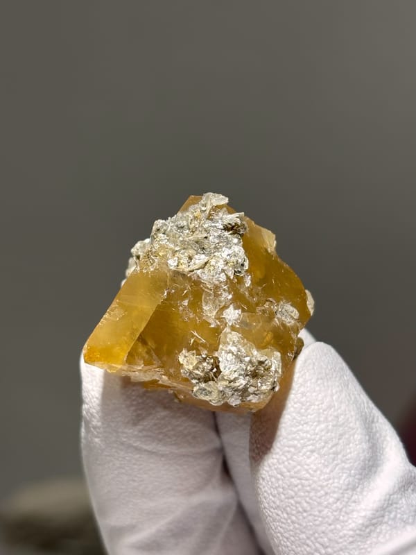 Honey scheelite with white mica flakes from Xuebaoding, Sichuan, China, second angle