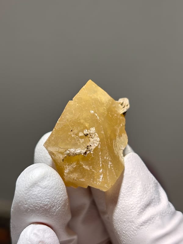 Honey scheelite with mica fleck from Xuebaoding, Sichuan, China, second angle