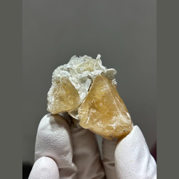 Honey Scheelite with Mica — Xuebaoding, Sichuan · 4 cm, 59 g - alternate view