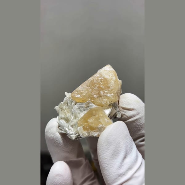 Honey Scheelite with Mica — Xuebaoding, Sichuan · 4 cm, 59 g - alternate view