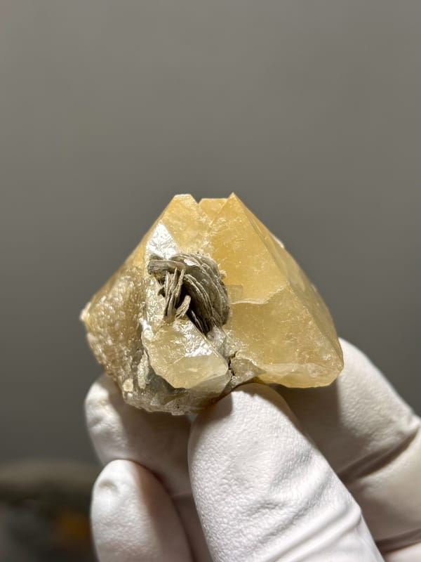 Large honey scheelite with mica rosette from Xuebaoding, Sichuan, China, second angle