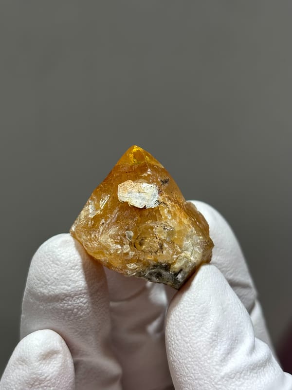 Honey scheelite with complete tip from Xuebaoding, Sichuan, China, second angle