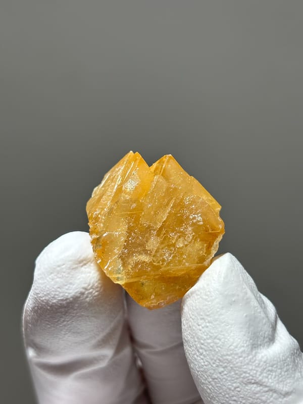 Honey scheelite crystal from Xuebaoding, Sichuan, China, second angle