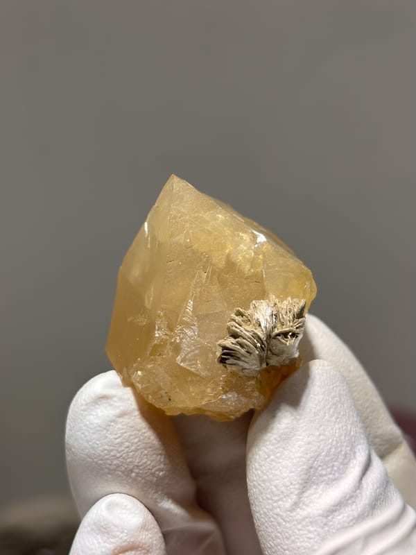 Honey scheelite crystal with mica fleck from Xuebaoding, Sichuan, China, second angle