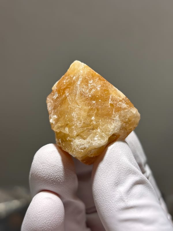 Honey-orange scheelite from Xuebaoding, Sichuan, China, second angle