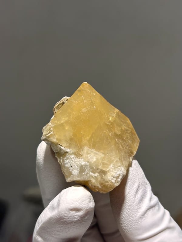 Honey-orange scheelite with complete tip from Xuebaoding, Sichuan, China, second angle