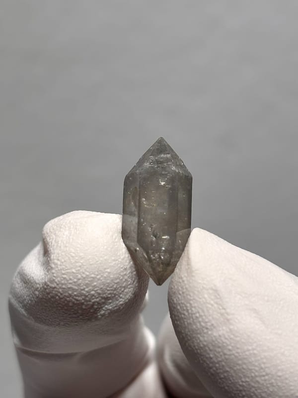 Tiny burst-crystal sketch-pattern quartz from Yunnan, China, second angle
