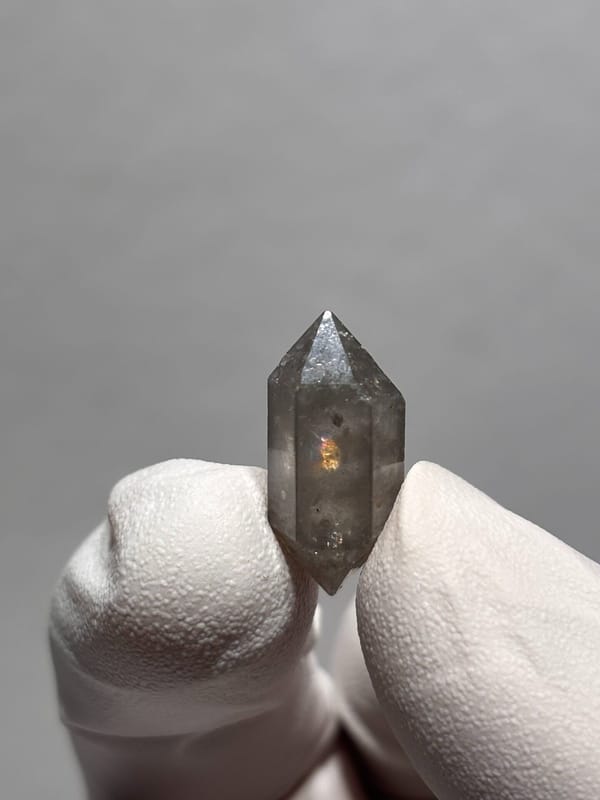 Tiny burst-crystal sketch-pattern quartz from Yunnan, China, reverse side