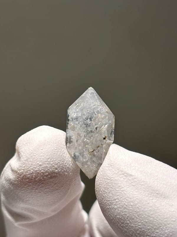 Tiny burst-crystal double-terminated quartz with sparkles from Yunnan, China, close-up of the crystal faces