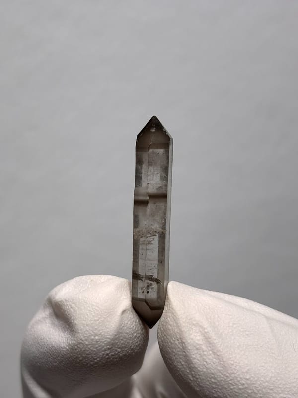 Needle-thin capped double-terminated quartz from Yunnan, China, close-up of the crystal faces