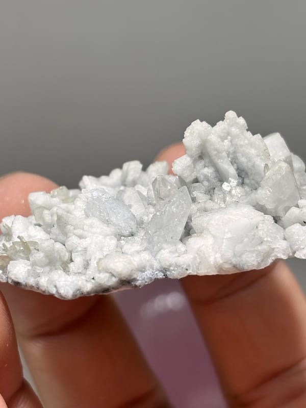 White feldspar plate with pale aquamarine and quartz from Xuebaoding, Sichuan, China, close-up of the crystal faces