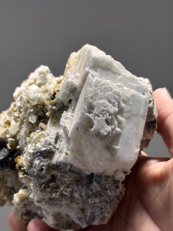 Dark mica block with aquamarine, cassiterite and scheelite from Xuebaoding, Sichuan, China, top view