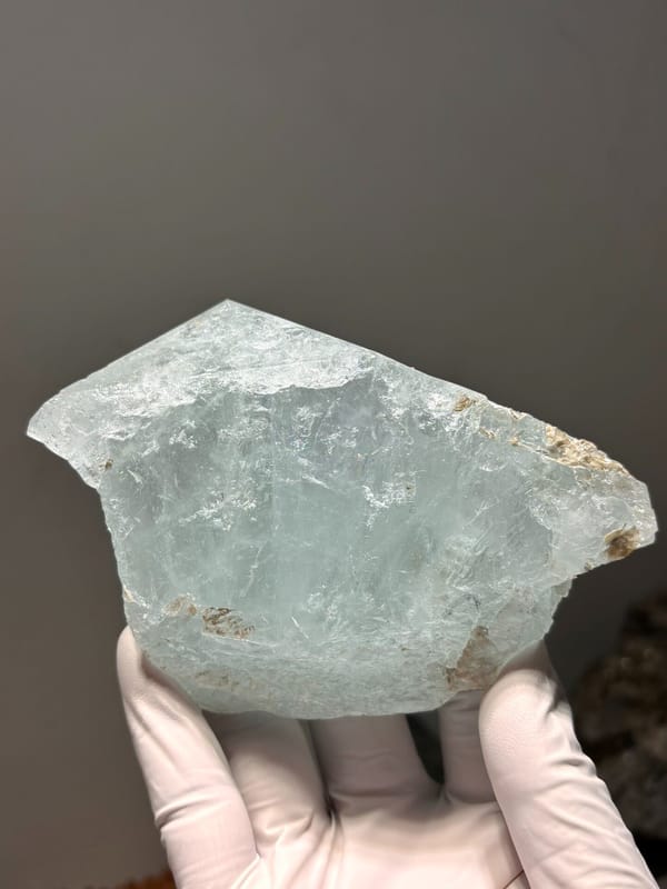 Aquamarine plate with mica rosette from Xuebaoding, Sichuan, China, top view