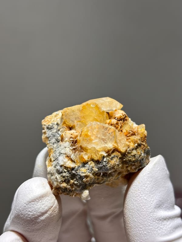 Golden-stained aquamarine on dark mica from Xuebaoding, Sichuan, China, second angle