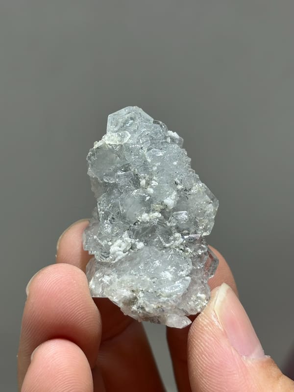 Multi-crystal aquamarine floater with frosted faces from Xuebaoding, Sichuan, China, close-up of the crystal faces