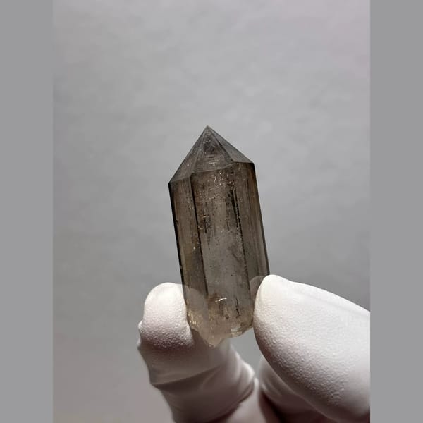 Enhydro Quartz with Moving Bubble from Yunnan, China — complete view