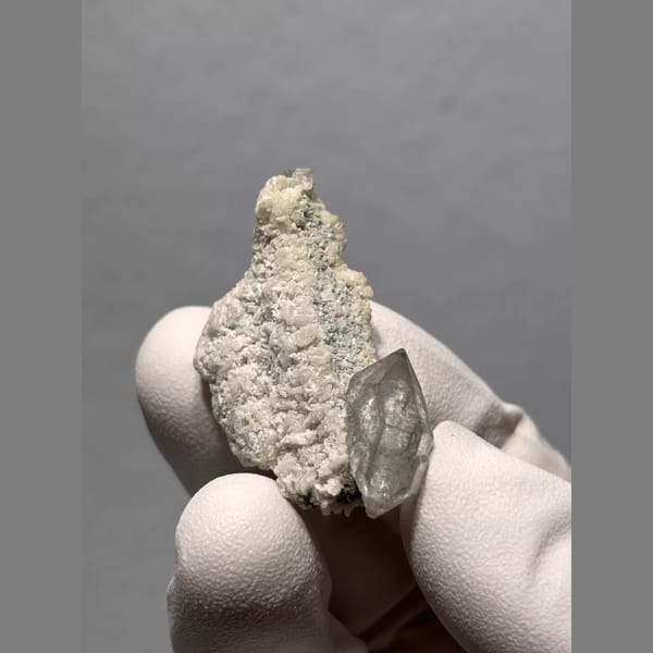 Sketch-Inclusion Quartz on Dolomite from Yunnan, China — complete view