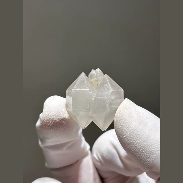 White Porcelain Twin Quartz from Yunnan, China — complete view
