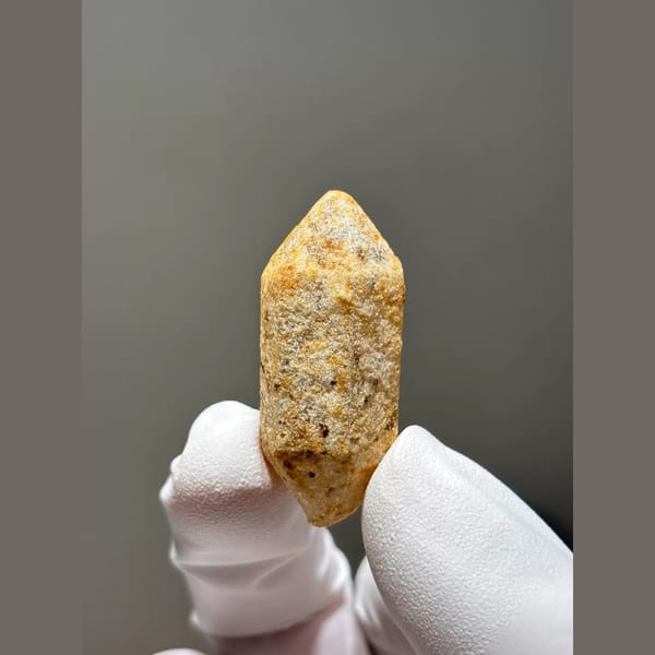 Sugar-Skin Quartz with Iron Coating from Yunnan, China — complete view