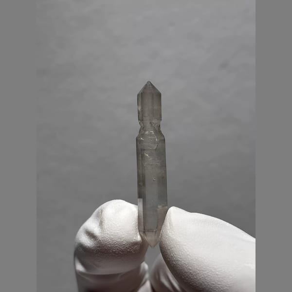 Sketch-Inclusion Double-Terminated Quartz from Yunnan, China — complete view