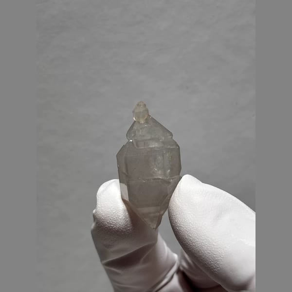 Sketch-Inclusion Double-Terminated Quartz from Yunnan, China — complete view