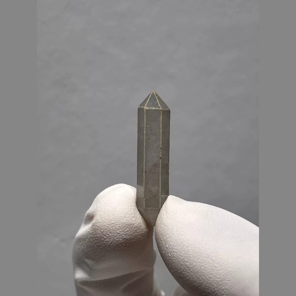 Sketch-Inclusion Double-Terminated Quartz from Yunnan, China — complete view