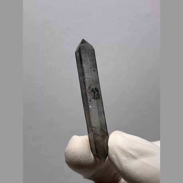 Sketch-Inclusion Double-Terminated Quartz from Yunnan, China — complete view