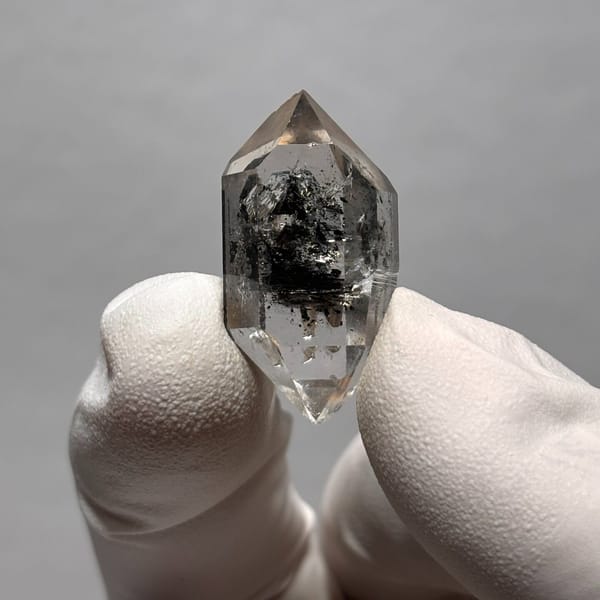 Crystal of quartz from Yunnan, one-of-a-kind specimen, photo 3 of 7