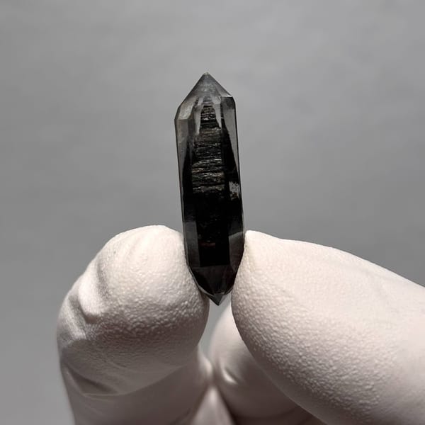 Quartz crystal from Yunnan, 2.9 cm across, raw mineral specimen, photo 2 of 6