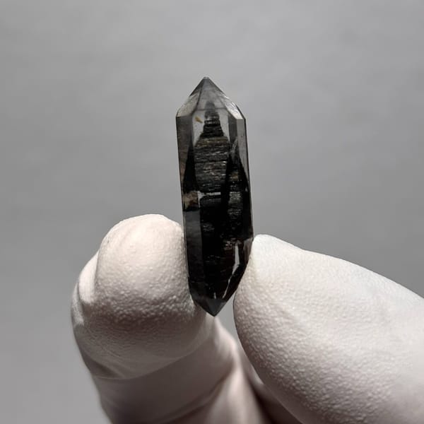 Double-terminated crystal of quartz from Yunnan, one-of-a-kind specimen, photo 3 of 6