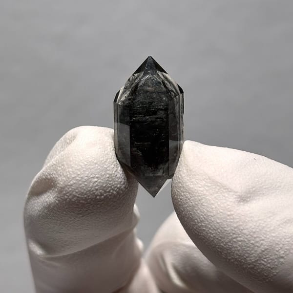 Quartz crystal from Yunnan, 2.4 cm across, raw mineral specimen, photo 2 of 6