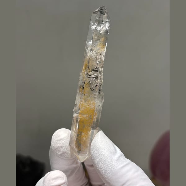 Clear quartz double-terminated crystal from Jinkouhe, Sichuan, China, natural mineral specimen, photo 1 of 6