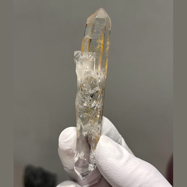 Double-terminated crystal of clear quartz from Jinkouhe, one-of-a-kind specimen, photo 3 of 6