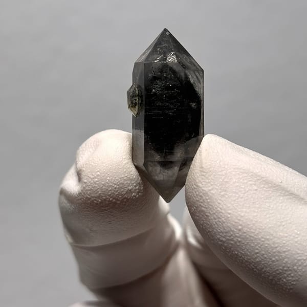 Double-terminated crystal of quartz from Yunnan, one-of-a-kind specimen, photo 3 of 6