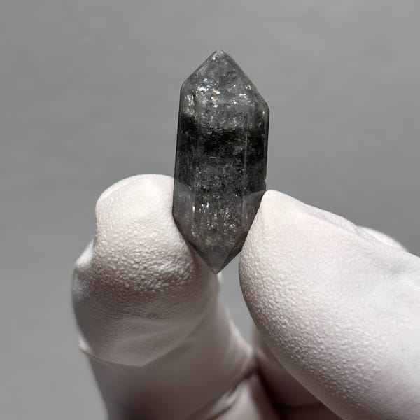 Quartz crystal from Yunnan, 2.6 cm across, raw mineral specimen, photo 2 of 6