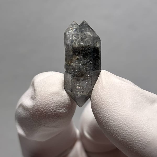 Double-terminated crystal of quartz from Yunnan, one-of-a-kind specimen, photo 3 of 6