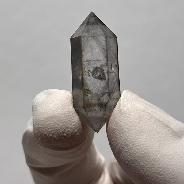 Quartz specimen from Yunnan, 1.1 × 1 × 3.1 cm, photo 6 of 6