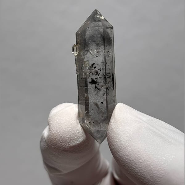 Quartz double-terminated crystal from Yunnan, China, natural mineral specimen, photo 1 of 6