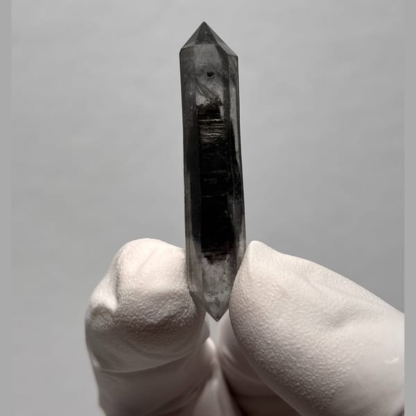 Quartz crystal from Yunnan, 4.5 cm across, raw mineral specimen, photo 2 of 6