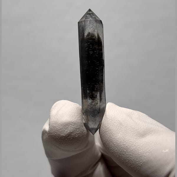 Double-terminated crystal of quartz from Yunnan, one-of-a-kind specimen, photo 3 of 6