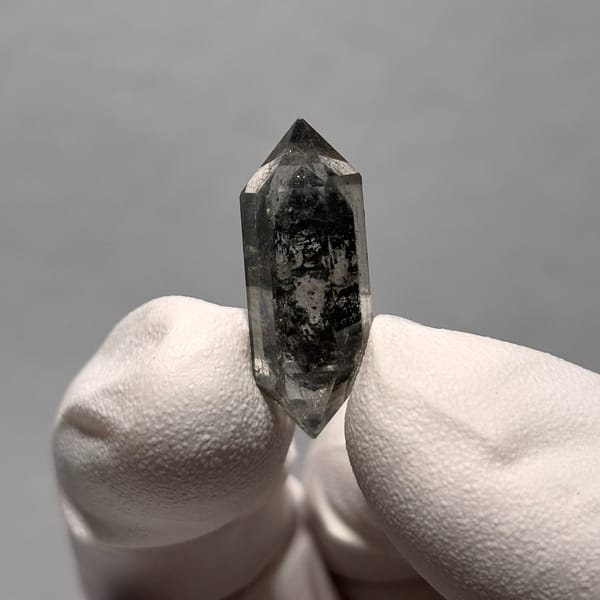 Quartz crystal from Yunnan, 2.5 cm across, raw mineral specimen, photo 2 of 6