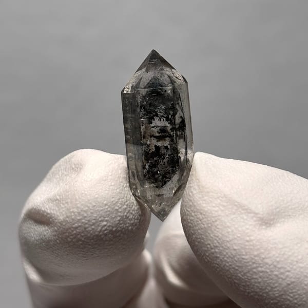 Double-terminated crystal of quartz from Yunnan, one-of-a-kind specimen, photo 3 of 6